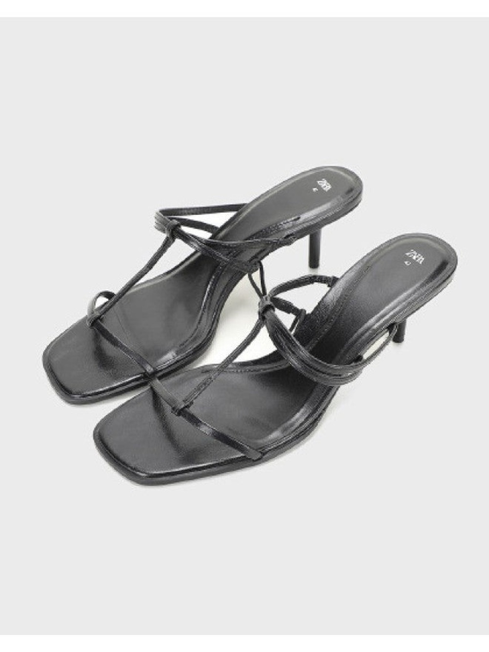 ZARA Black Minimalist
Strappy Heeled Sandals Toe Loop
Size 37
